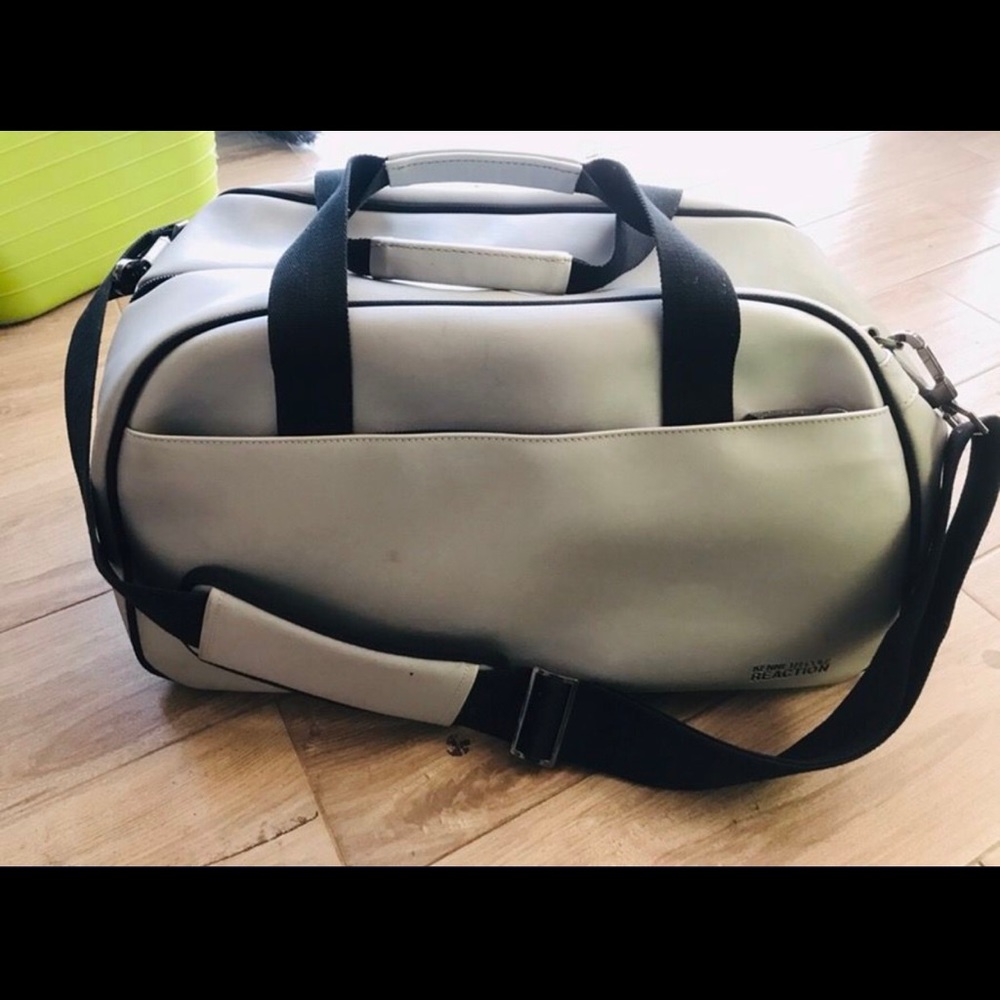 Kenneth Cole Silver Carry On Duffel Gym Weekender
